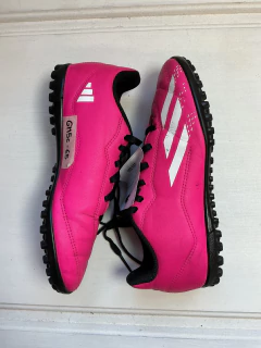 34 Arg / 3,5 US / 35,5 Eu | Adidas | Botines cuero fucsia, cordones negros, tiras blancas en internet