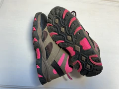 31 | IMPORTADOS | BOTAS TREKKING NEGRO MARRON Y ROSA en internet