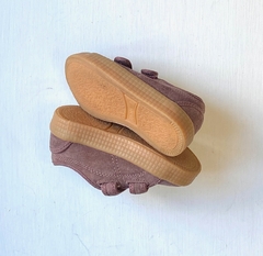 T21 | Zara | zapatillas gamuza chocolate con base marron - El Placard de Mi Bebot