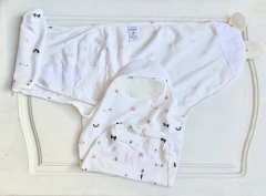 S (0/3m) | Carters | Contenedor bolsa de dormir blanca gatos monios corazones swaddle - comprar online
