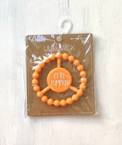 NUEVO | Lila & Jack | mordillo silicona naranja Little Pumpkin - comprar online