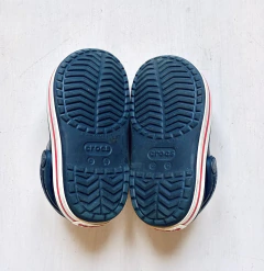 C6 (22) | Crocs | azul banda blanca linea roja en internet