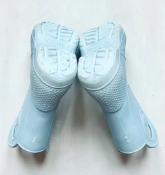 PLAY | T25 | Humms | botas de lluvia celestes en internet