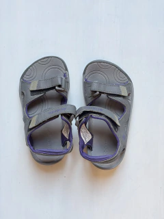 US 10 (27) | Columbia | sandalias grises y violeta velcro