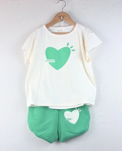 PLAY(*) | 10A | Pioppa | conjunto liviano remera crema con corazon verde manzana L'amour short verde - comprar online
