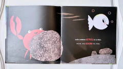 LIBRO | El pequeño pez blanco esta muy feliz | Edicion bilingue | Guido van Genechten - comprar online