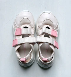 T28 | Cheeky | zapatillas abiertas blancas 2 velcros rosa pastel