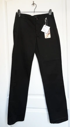 38 | Abrapampa | Pantalón gabardina negra