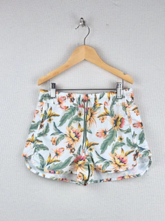 Aprox 10/11A | Olaian | short deportivo crema flores naranjas cordon verde