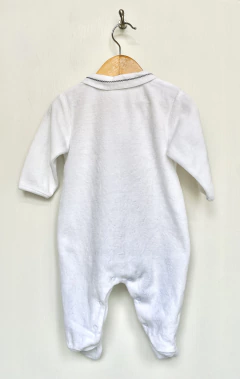 NUEVO | 3m | Coniglio | enterito blanco plush cuello bordado gris - El Placard de Mi Bebot