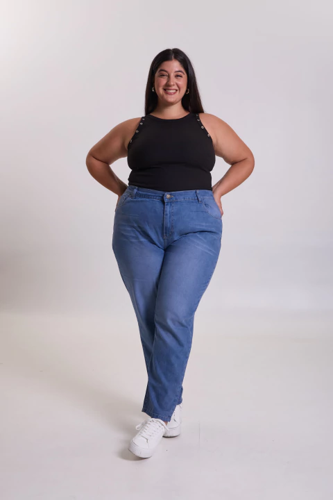 MOM CURVY RIGIDO CON ELASTICO ATRAS TIRO ALTO - BRINA