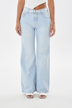 WIDE LEG RIGIDO CELESTE CON CINTURON - DANA - STRIVEN JEANS