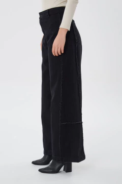 WIDE LEG TIRO MEDIO CAIDO CON COSTURAS DESHILACHADAS - MICHIGAN - STRIVEN JEANS