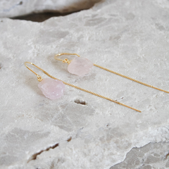 brinco gancho quartzo rosa