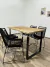 MESA INDUSTRIAL LAQUEADA CON SILLAS TULUM - Todo en Muebles