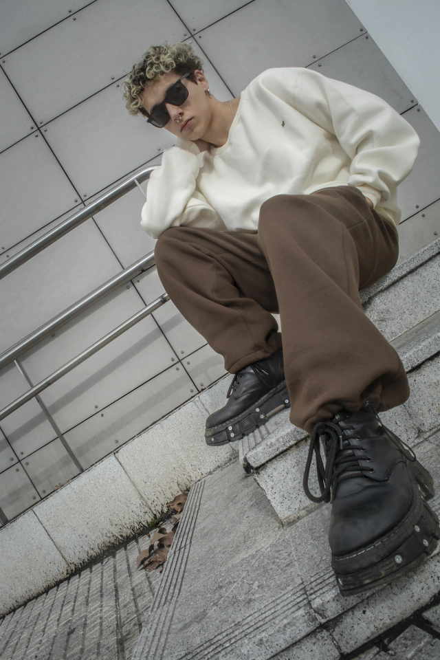 Jogger blonde oversize de color marrón de Hardy