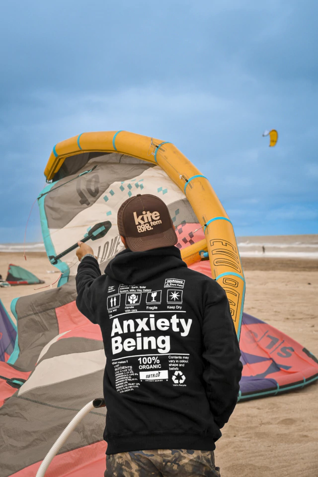 Buzo Anxiety Being negro — imagen 3