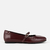Sapatilha feminina na cor vinho com detalhe de fivela, ideal para compor looks elegantes e confortáveis no dia a dia.