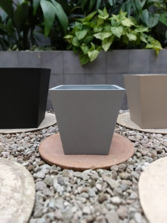 Piramidal Bajo Diseños Rotomoldeado - Vivero Mario