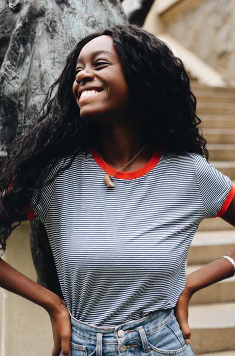 camiseta feminina ringer listrada azul e vermelha