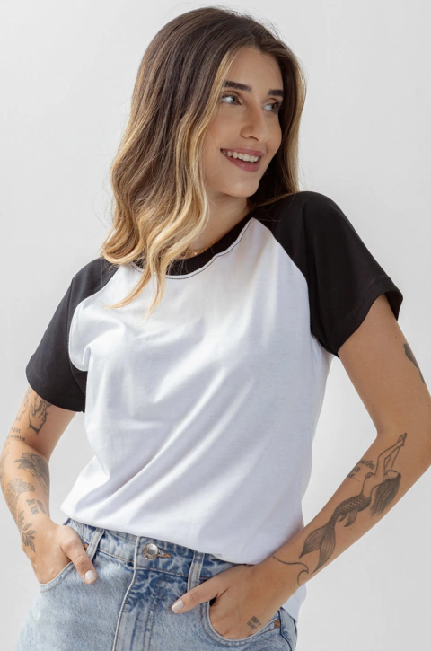 Blusa Feminina Raglan Branco / Preto
