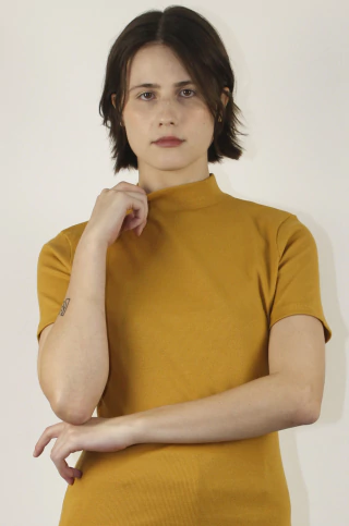 Blusa Canelada Gola Alta Mostarda - comprar online