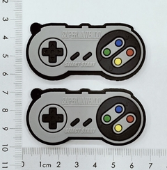 Pingente Emborrachado Controle de Super Nintendo (par) - comprar online
