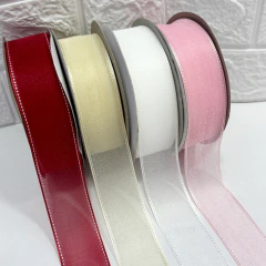 fita organza com pesponto branco