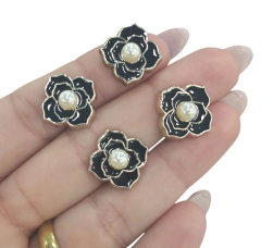 Aplique Flor Pequena com Perola Preto (4unds) - comprar online