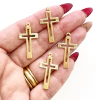Cruz dourada fina riscada vazada E1629 (4 pcs)