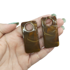 Pingente de Resina Retangular Marrom Mesclado 54x26mm (par)
