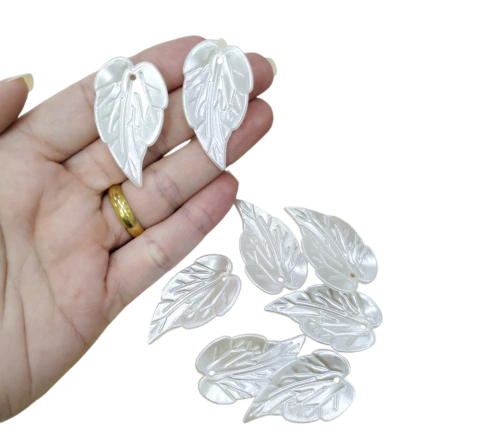 Pingente Folha de Acrilico Perolada (8unds)