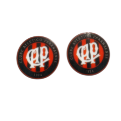 Aplique acrílico do Clube Atlético Paranaense com 3 cm, apresentando o logo em preto, vermelho e branco.