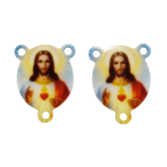 Entremeio acrílico com a imagem do Sagrado Coração de Jesus, apresentando detalhes vibrantes e dois furos para montagem.