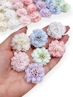 Conjunto de apliques florais delicados em diversas cores, medindo 3 cm,
