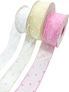 Três rolos de fita organza com pompom nas cores branca, amarela e rosa