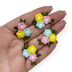 aplique de flor bordada