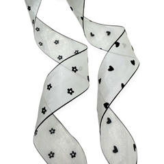 Fita organza com veludo preto, decorada com corações e flores, em um fundo transparente, com comprimento de 3 metros.