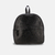 Mochila negra de cuero con diseño moderno y práctico.