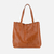 Bolso tote de cuero color suela con detalles perforados y asas largas.