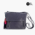 cartera mochila de cuero mujer azul, con diseño convertible y varios usos posibles. Urbana y para vacaciones