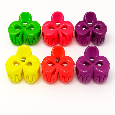 Piranhas de cabelo pequenas em formato de flor, com cores sortidas incluindo verde, vermelho, roxo, amarelo e laranja, medindo 5 x 5 cm