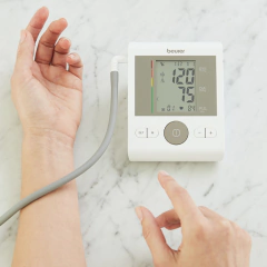 Tensiómetro digital de brazo automático BM 28 - posibilidad de uso con corriente (fuente no incluida) en internet