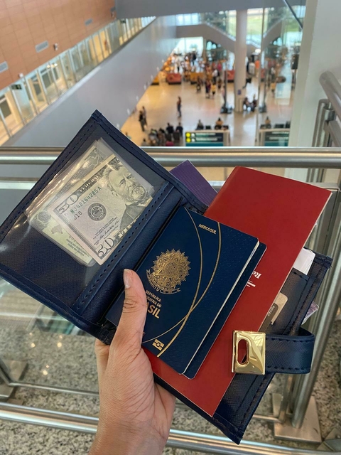 PORTA PASSAPORTE FAMÍLIA PLUS - Para até 6 passaportes - BORDADO - comprar online