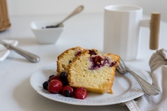 Budin de Choco Blanco & Frutos Rojos Gluten free (grande)