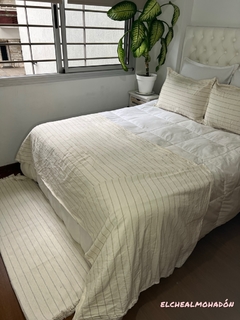 Imagen de Combo Pie De Cama Tusor + (2) Almohadones Tusor + Alfombra
