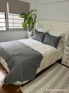 Combo Pie De Cama Tusor + (2) Almohadones Tusor + Alfombra - comprar online