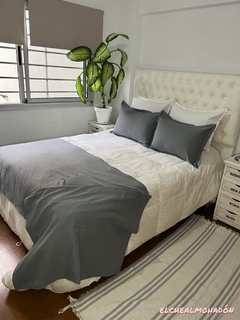 Combo Pie De Cama Tusor + (2) Almohadones Tusor + Alfombra - comprar online