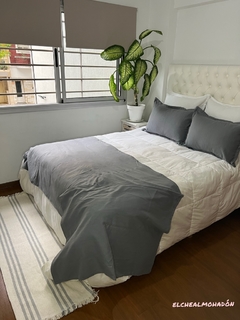 Combo Pie De Cama Tusor + (2) Almohadones Tusor + Alfombra