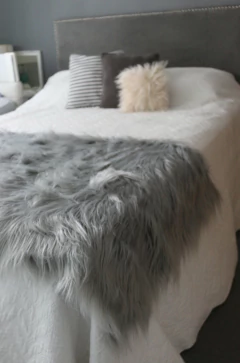 Imagen de Manta Pie de Cama Nordico Premium - Zorro Gris